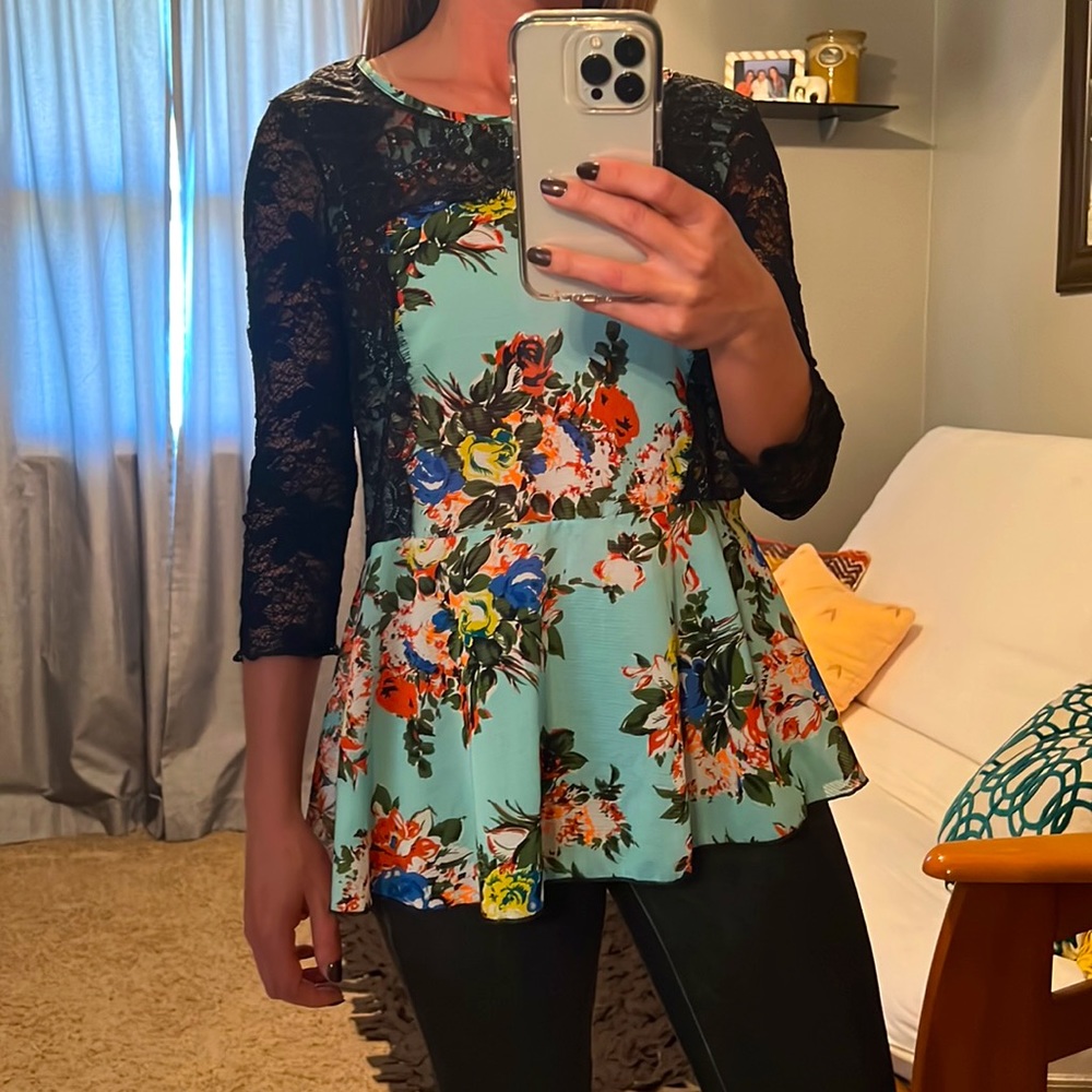 Gimmicks Floral Top